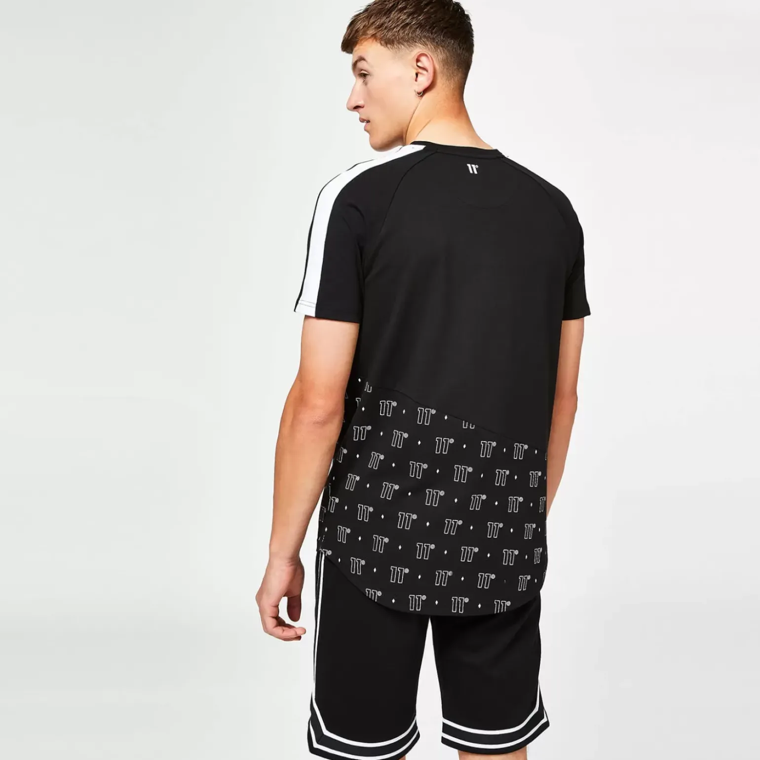 11 Degrees Cut & Sew Panel Muscle Fit Short Sleeve T-Shirt – Black/White