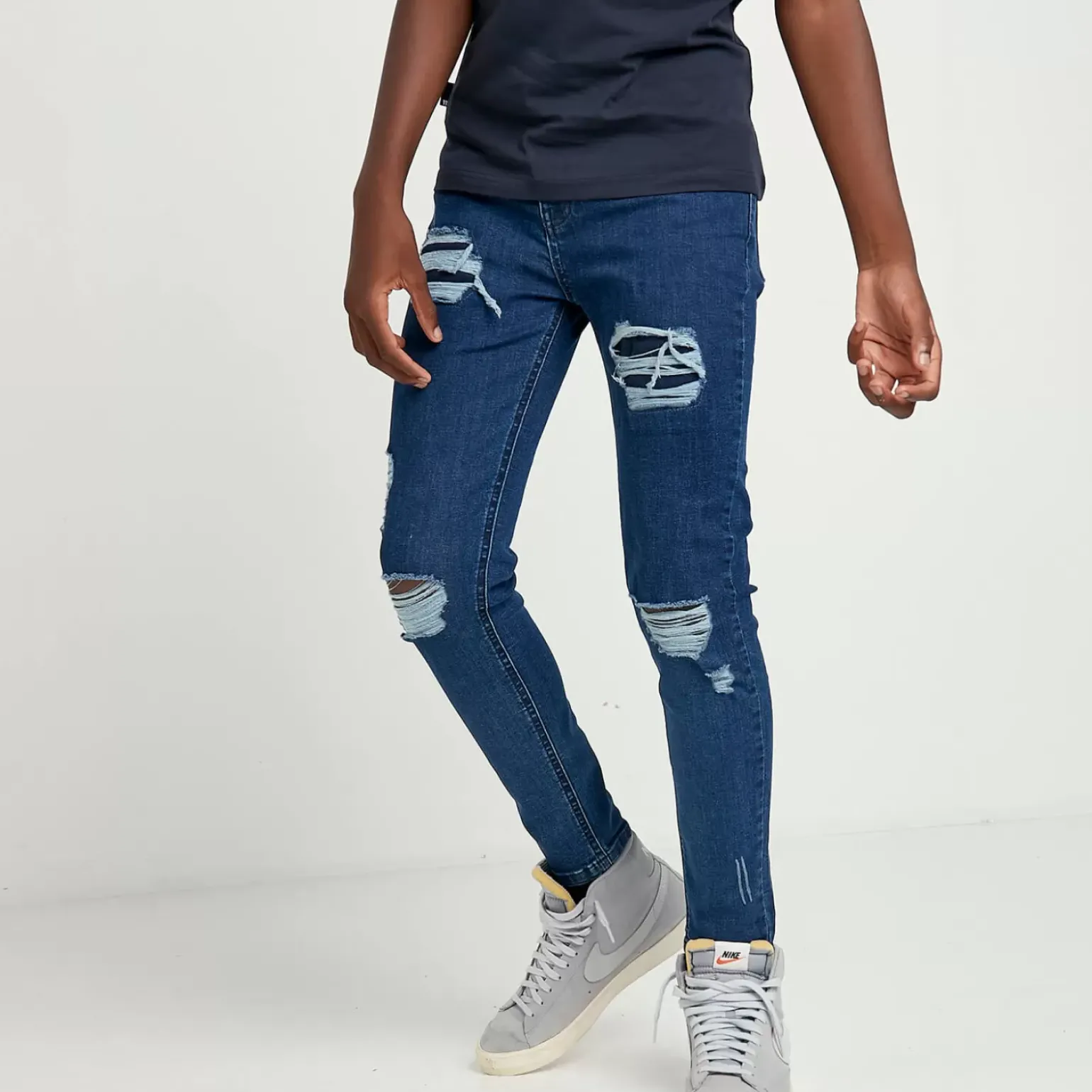11 Degrees Junior Sustainable Distressed Skinny Jeans – Mid Blue Wash