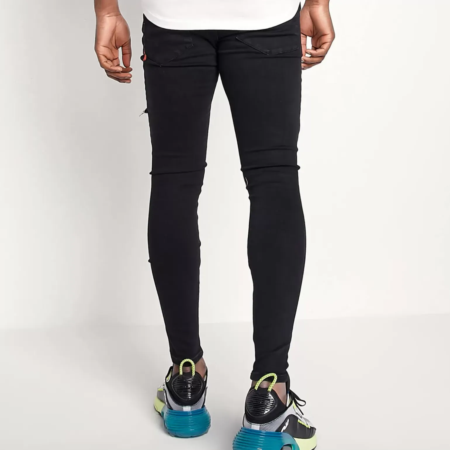 11 Degrees Sustainable Distressed Jeans Skinny Fit – Jet Black Wash