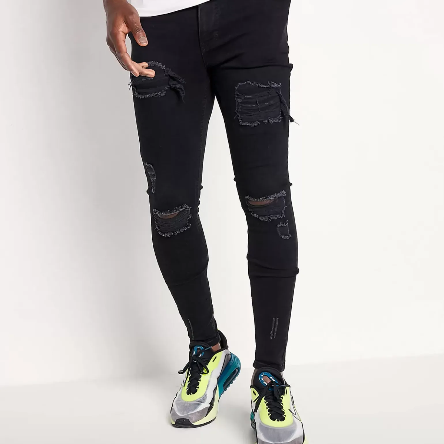 11 Degrees Sustainable Distressed Jeans Skinny Fit – Jet Black Wash