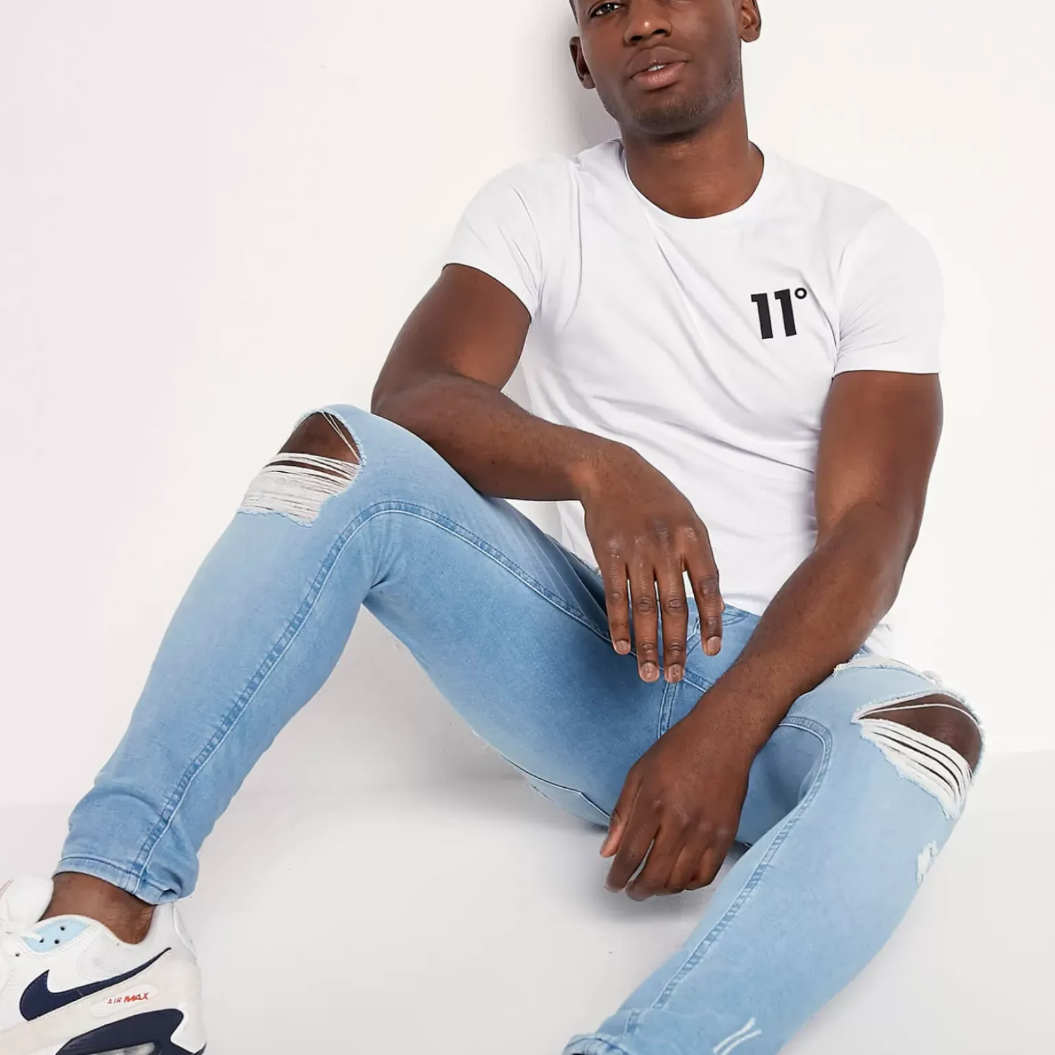 11 Degrees Sustainable Distressed Jeans Skinny Fit – Light Wash