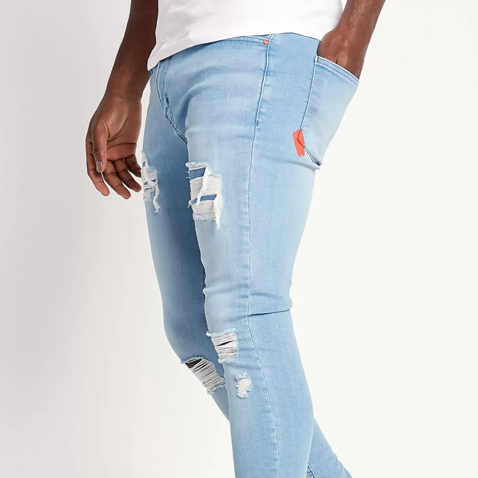 11 Degrees Sustainable Distressed Jeans Skinny Fit – Light Wash