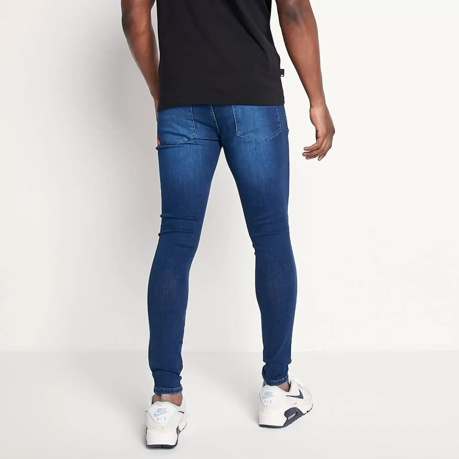 11 Degrees Sustainable Stretch Jeans Skinny Fit – Mid Blue Wash