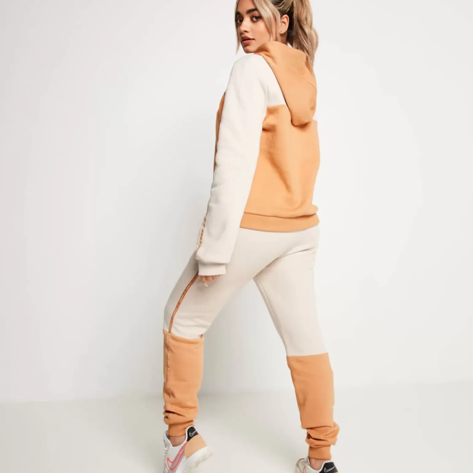 Colour Block Taped Joggers – Stone/Camel