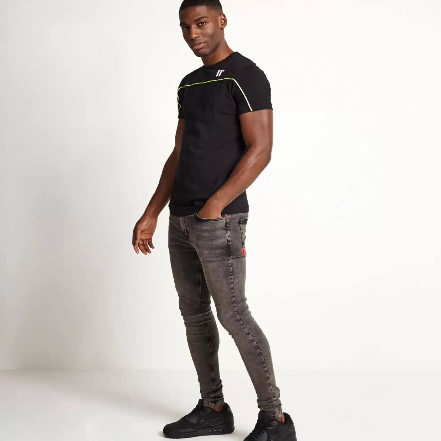 Gradient Piping Short Sleeve T-Shirt – Black